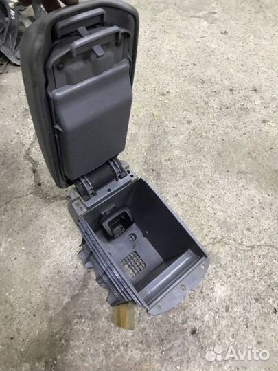 Подлокотник Mazda 6 Gg седан 2.0 2003