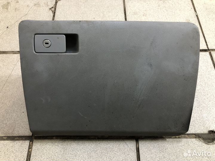 Крышка бардачка Volkswagen Passat B6