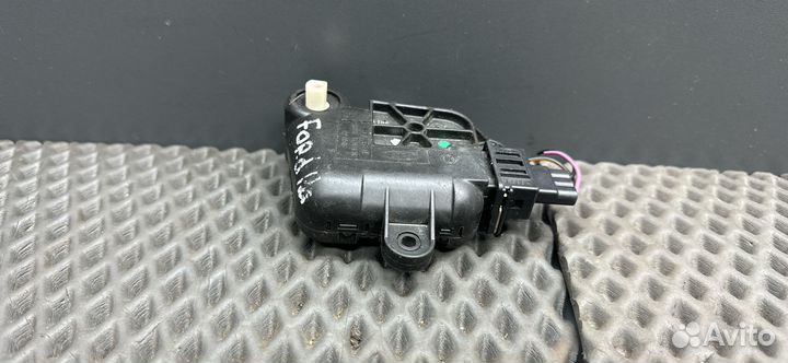 Моторчик заслонки печки Ford Ka 2000