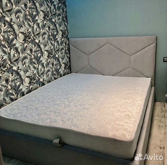 Кровать двухспальная с подьемным механизмом