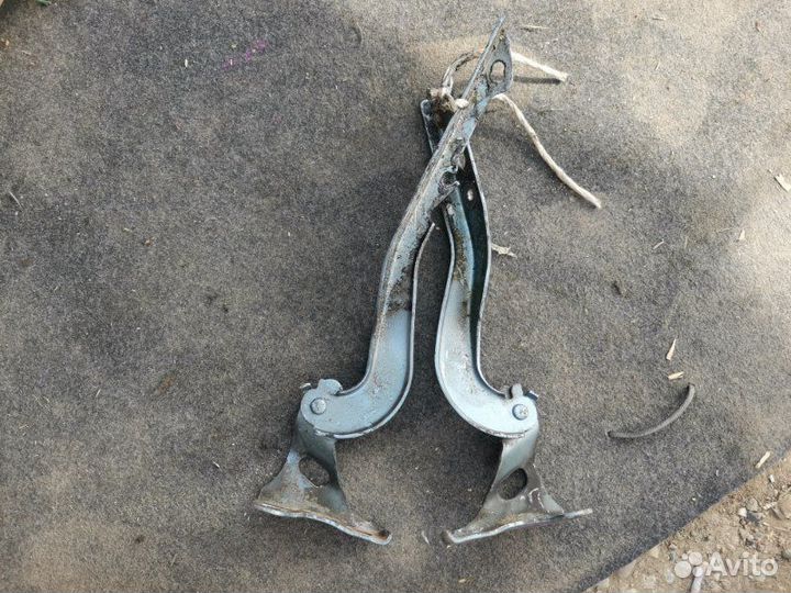 Петля капота Honda Fit GD1