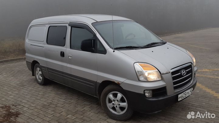 Заднее стекло на Hyundai Starex H1 H200 Замена