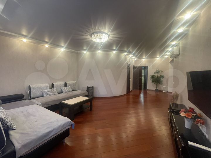 2-к. квартира, 90 м², 3/9 эт.