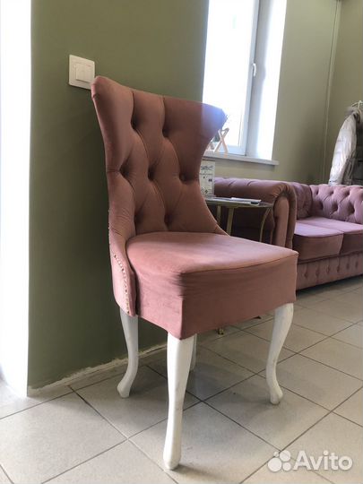 Диван с двумя креслами