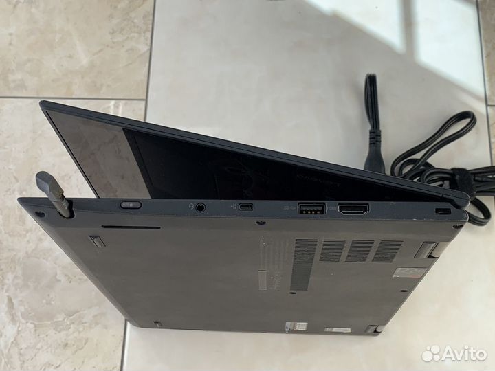 Thinkpad X1 Yoga 2nd gen/i5-7300U/8GB/256GB SSD