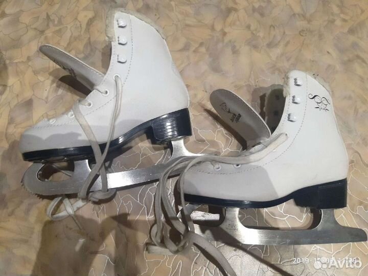 Коньки на девочку фигурные