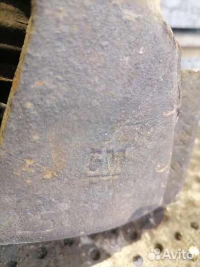 Суппорт тормозной передний правый Opel Meriva