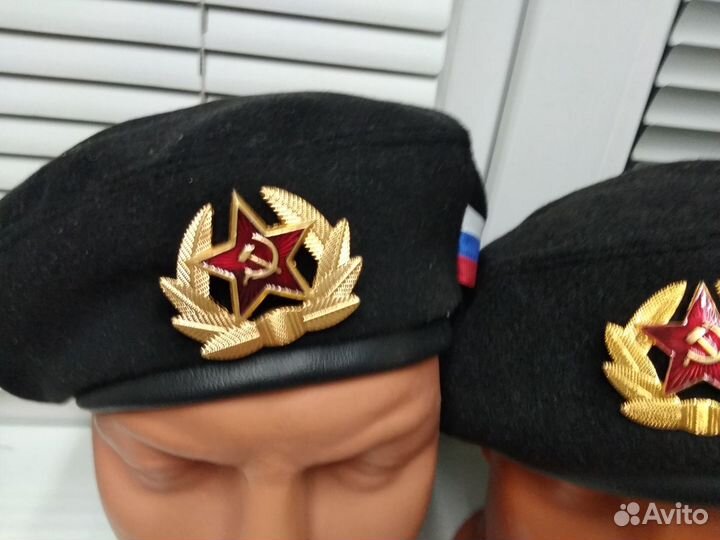 Береты разных расцветок бирюза, черный, серый и т