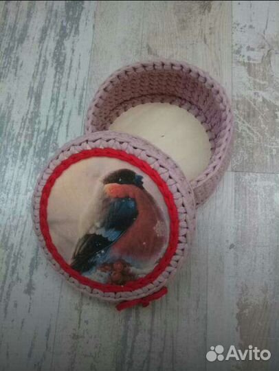 Корзиночка вязанная из трикотажной пряжи с крышкой