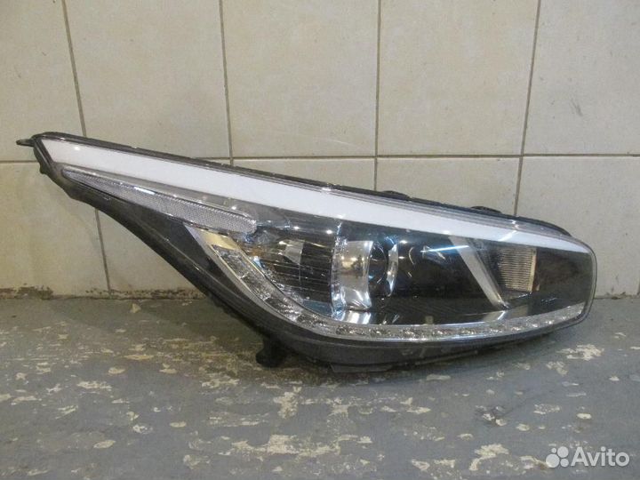 Фара правая Kia Ceed