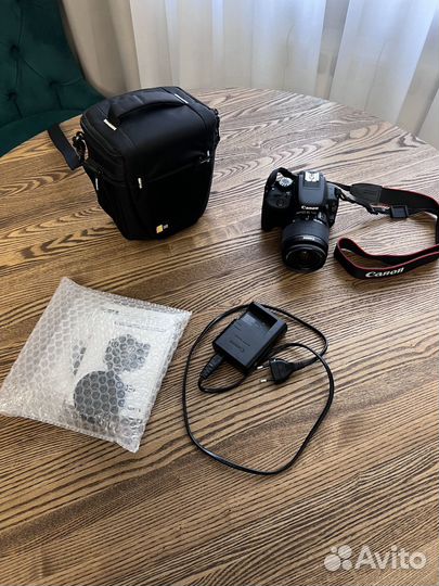 Зеркальный фотоаппарат Canon EOS 100D