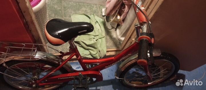 Детский велосипед красный двухколесный б/у
