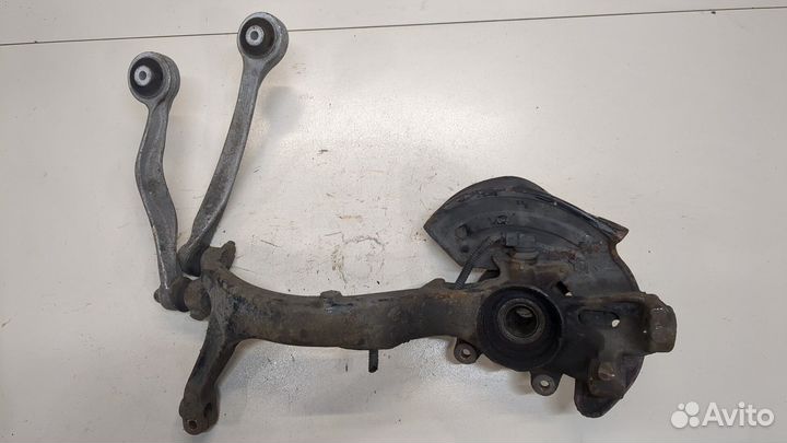 Ступица (кулак, цапфа) левая передняя Volkswagen Passat 5