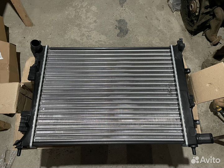 Радиатор охлаждения Хундай Солярис механика