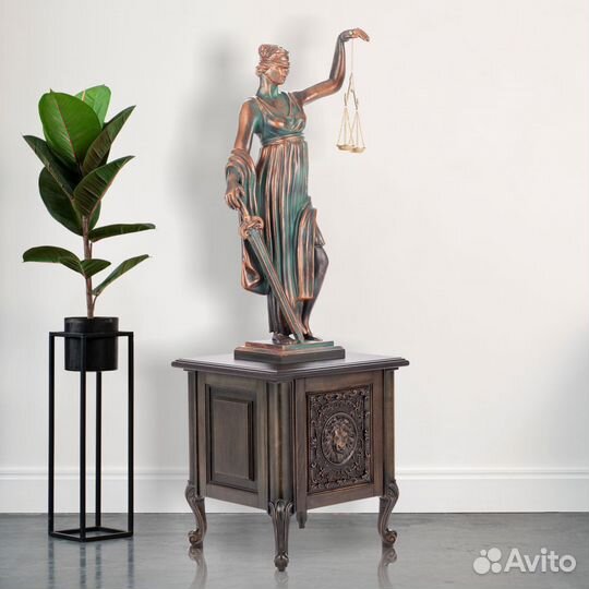 Статуэтка Фемида с сейфом