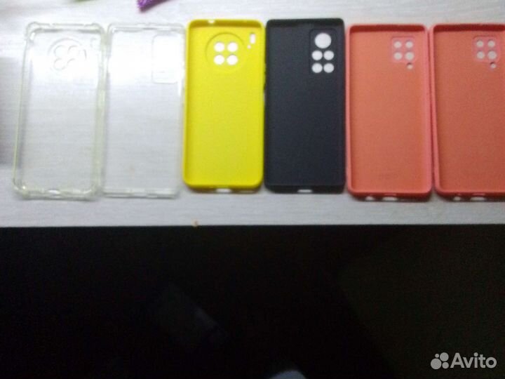 Чехлы на телефоны