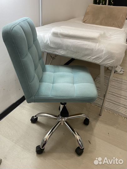 Стул мастера на колесиках