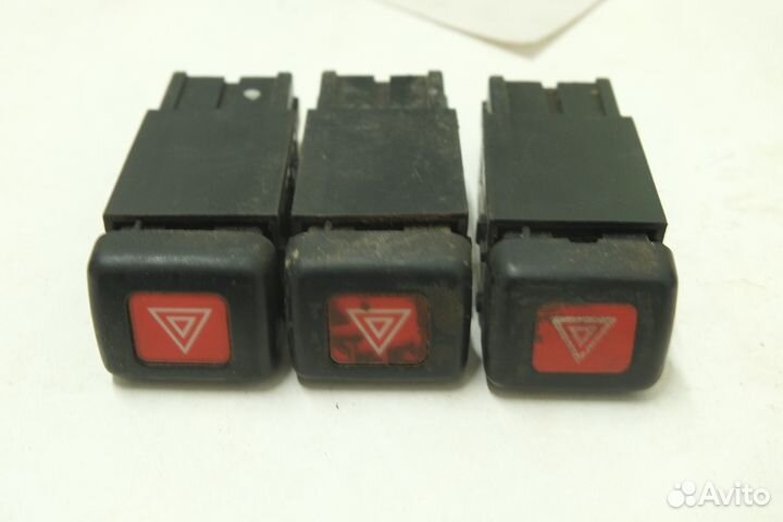 Кнопка аварийной сигнализации Mitsubishi Carisma