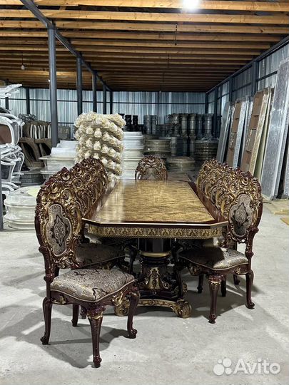 Стол и стулья