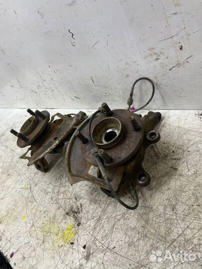 Передний поворотный кулак Nissan Almera Classic