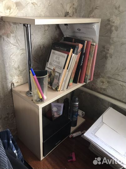 Полка настенная для книг