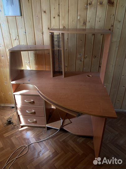 Компьютерный стол