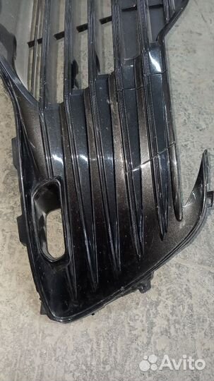 Решетка переднего бампера Toyota Camry V70 V75