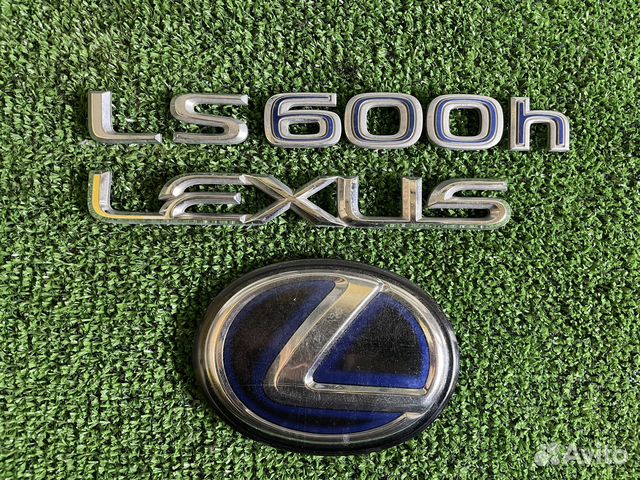 Эмблема крышки багажника Lexus LS600hl