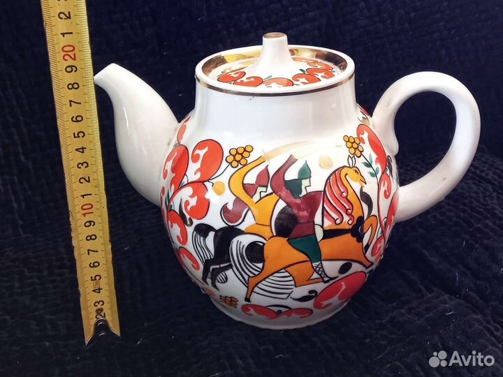 Фарфоровый чайник
