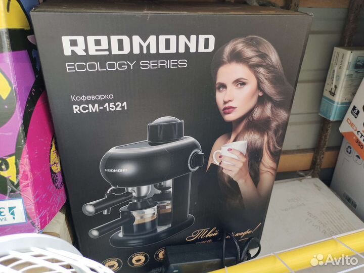 Кофеварка рожковая Redmond RCM-1521 черный