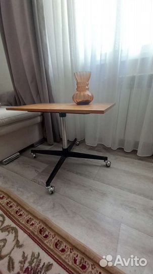 Кофейный столик журнальный столик на колесах