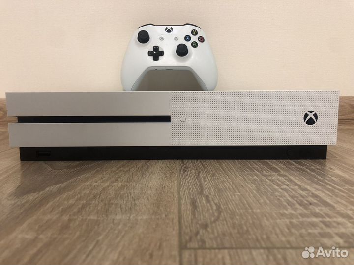Xbox One s 1tb с играми