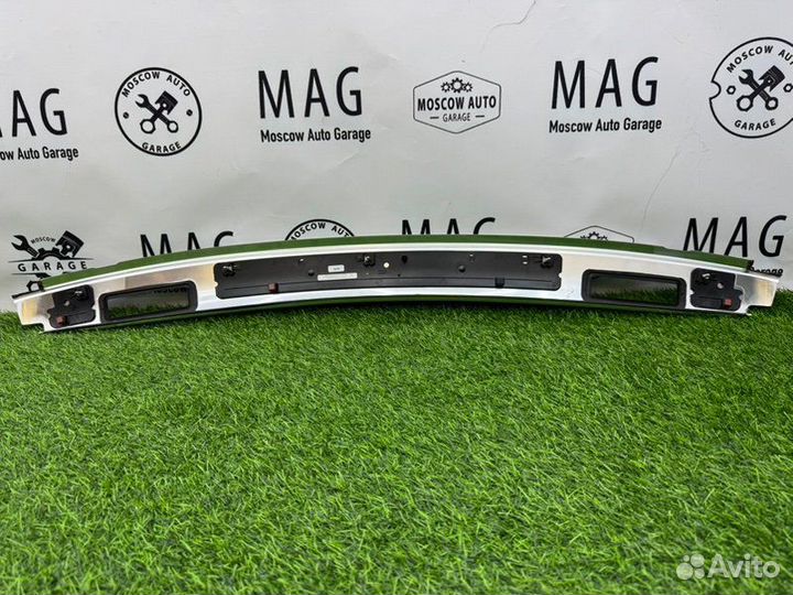 Накладка крышки багажника Mercedes-Benz C 205