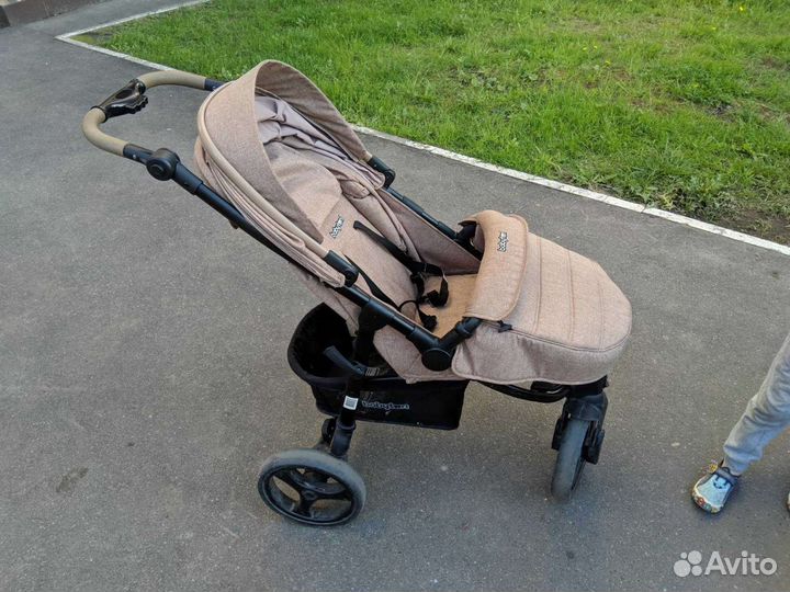 Коляска прогулочная трехколесная babyton