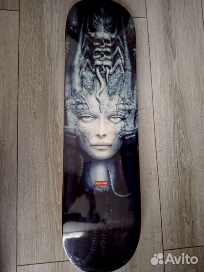 Скейтборд supreme