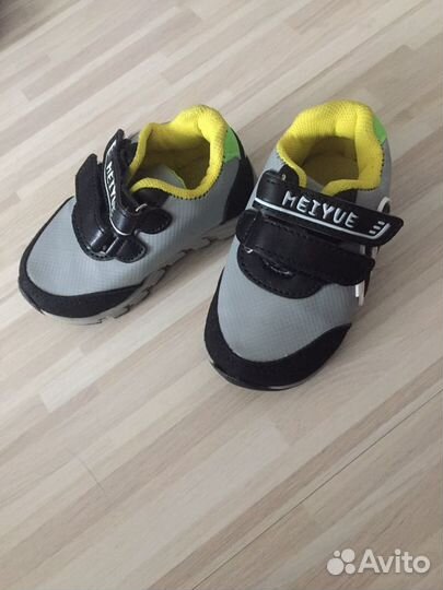Кроссовки детские