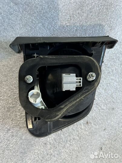 Фонарь в крышку багажника VW Tiguan 1 дорестайлинг