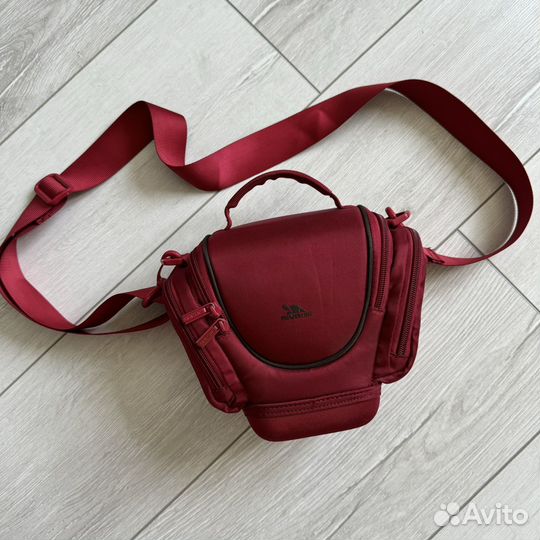 Сумка для фотоаппарата Rivacase красная