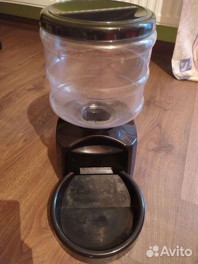 Автоматическая кормушка для кошек и собак