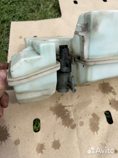 Бачок омывателя с моторчиком Nissan Almera G15