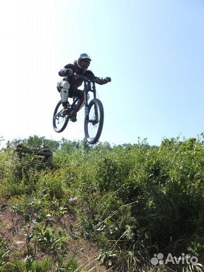 Обучение езде на велосипеде, прыжки, горный байк