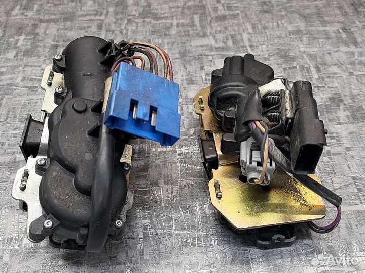 Замок крышки багажника Крайслер гранд Вояджер 4