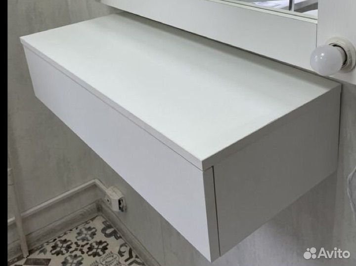 Тумба с выдвижным ящиком
