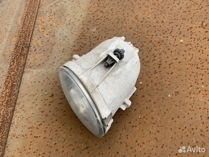 Противотуманная фара toyota Seqoia