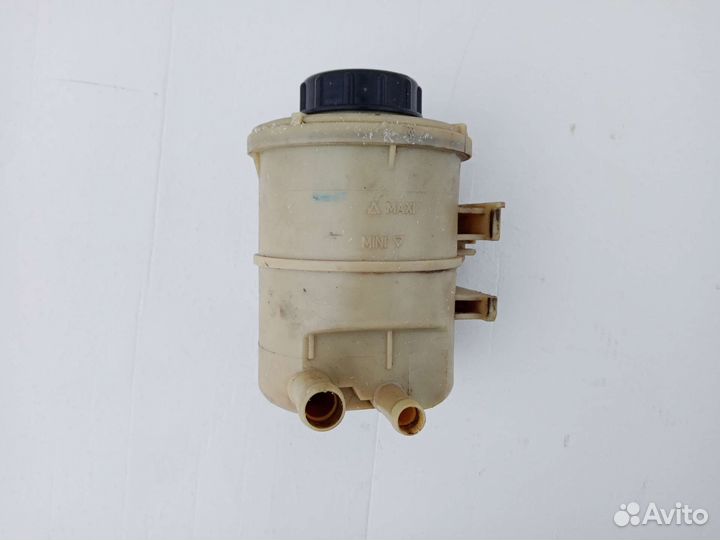 Бачок гура 8200005185 Nissan Almera G15 2012-2018