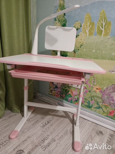 Парта, стол для школьников