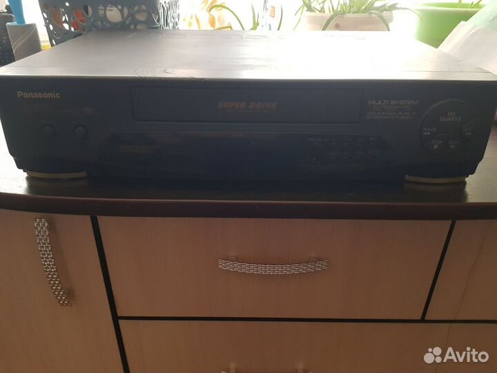 Видеомагнитофон s VHS