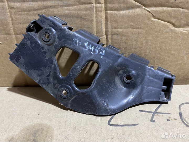 Кронштейн заднего бампера Renault Sandero Целый