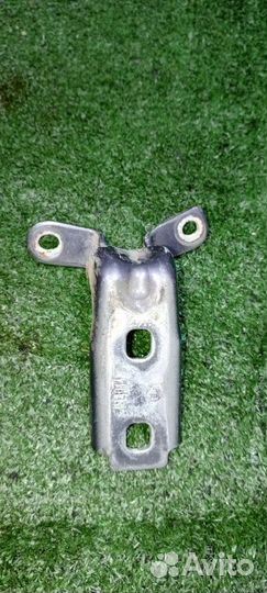 Петля двери Chevrolet Cruze хетчбек 1.6 F16D4 2014