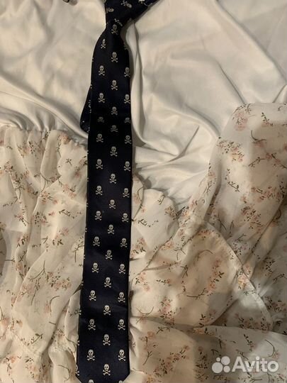 Галстук с черепами